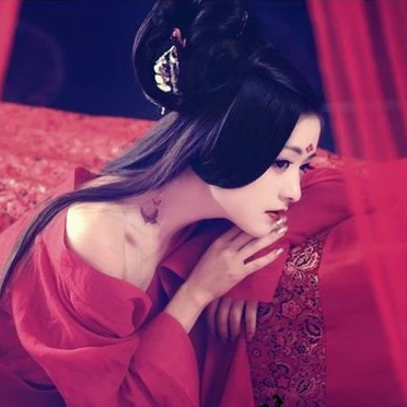 性感妖嬈紅衣女生頭像，唯美古風(fēng)真人頭像