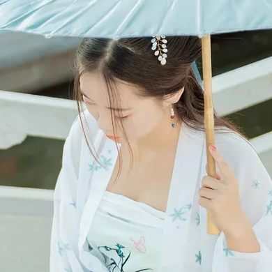 清新帶傘團扇女生頭像，唯美古風(fēng)真人頭像