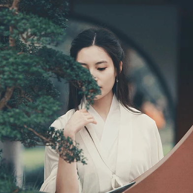 蒙眼帶團(tuán)扇女子頭像，唯美古風(fēng)真人頭像