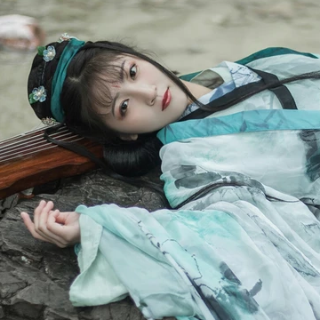 青玉流帶劍少女頭像，唯美古風(fēng)真人頭像