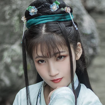 青玉流帶劍少女頭像，唯美古風(fēng)真人頭像