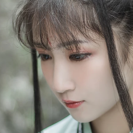 青玉流帶劍少女頭像，唯美古風(fēng)真人頭像