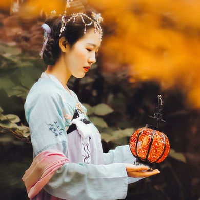 秋意唯美帶傘頭像，唯美古風(fēng)真人女子頭像