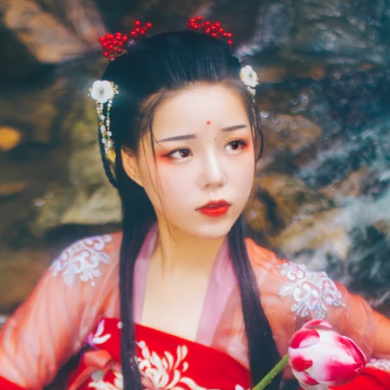 嬌艷紅衣女子頭像，唯美古風真人頭像