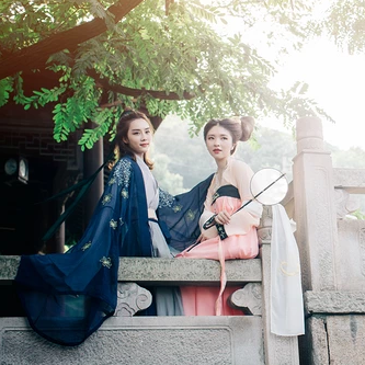 竹林山寺閨蜜古風(fēng)頭像，唯美古風(fēng)女子真人頭像