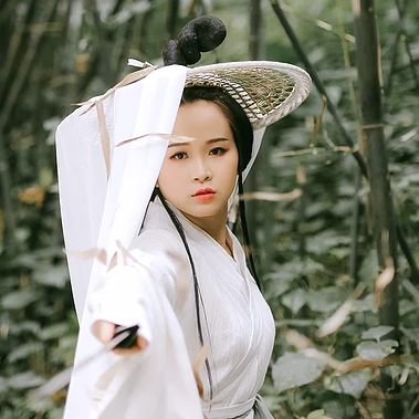 白衣俠女冷艷頭像，唯美古風(fēng)女子真人頭像