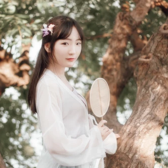 荷塘邊漢服古風(fēng)頭像，唯美古風(fēng)女子真人頭像