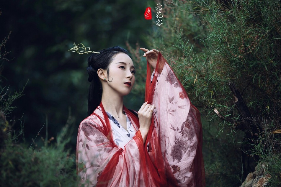 庭院深深思幾許古風女子頭像，古風真人頭像