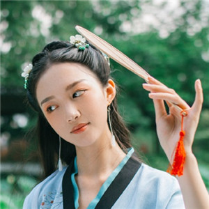 清荷滿塘綠衣小姑娘古風(fēng)頭像，愜意唯美女生頭