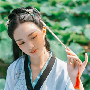 清荷滿塘綠衣小姑娘古風(fēng)頭像，愜意唯美女生頭