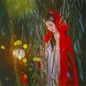 夜深庭間女子古風(fēng)頭像大全，紅斗篷美人qq頭像