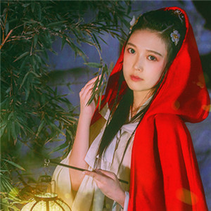 夜深庭間女子古風(fēng)頭像大全，紅斗篷美人qq頭像