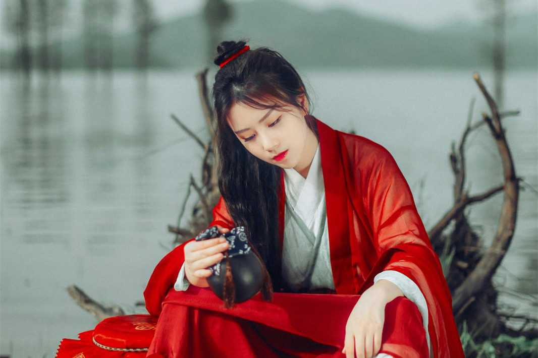 江湖俠風女子古風頭像，灑脫自在真人qq頭像