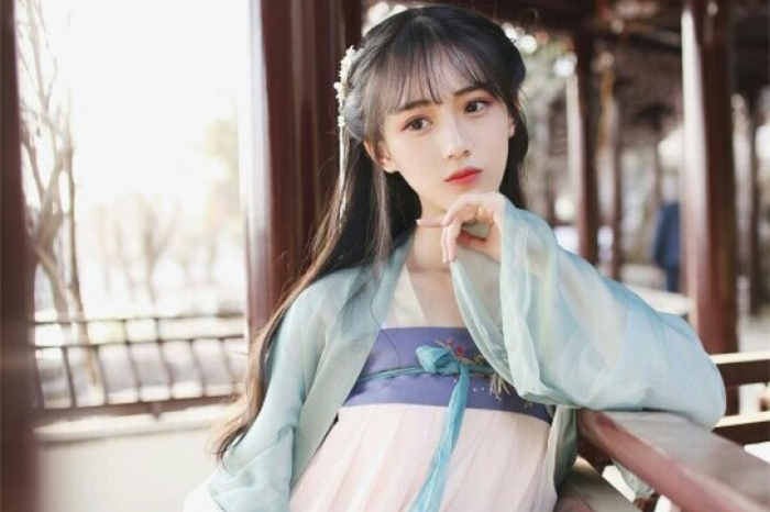 粉妝玉琢的女子古風頭像，中國風女生頭像