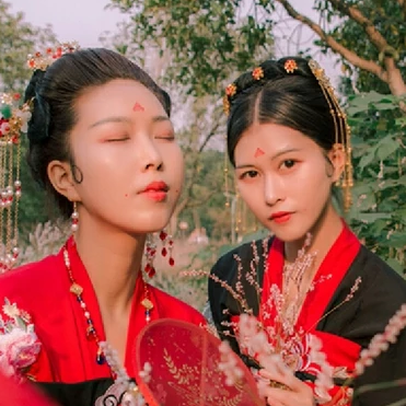 嬌艷紅衣閨蜜頭像，唯美古風(fēng)真人頭像