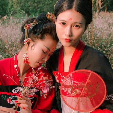 嬌艷紅衣閨蜜頭像，唯美古風(fēng)真人頭像