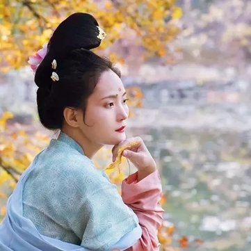 秋風(fēng)落葉女子頭像，唯美古風(fēng)真人頭像