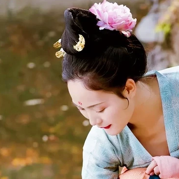 秋風(fēng)落葉女子頭像，唯美古風(fēng)真人頭像
