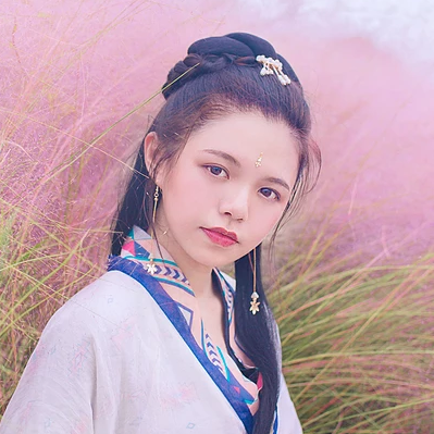 粉嫩帶折扇女生頭像，唯美古風(fēng)真人頭像
