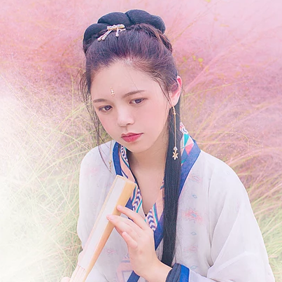 粉嫩帶折扇女生頭像，唯美古風(fēng)真人頭像