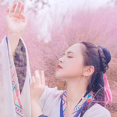 粉嫩帶折扇女生頭像，唯美古風(fēng)真人頭像